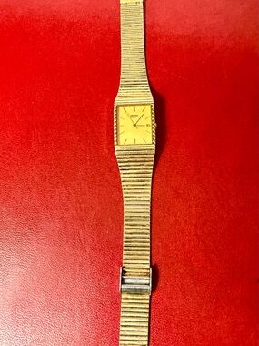 Vintage Seiko Quartz Gold Tone Rectangular Watch WORKS!